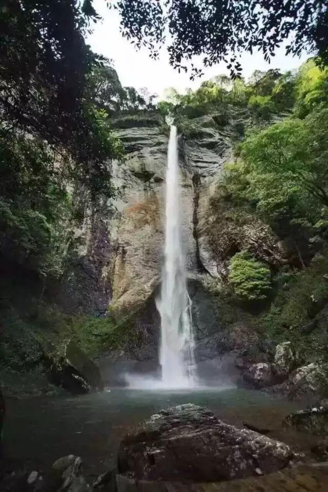 逃离废墟镇